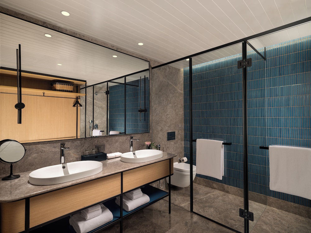 SUITE PRESIDENCIAL CON 1 CAMA KING - ACCESO AL SALÓN CON HORAS DE CÓCTEL Y TRASLADO AL AEROPUERTO DE IDA del hotel Pullman Chennai Anna Salai - Premium Brand By Accor. Foto 3
