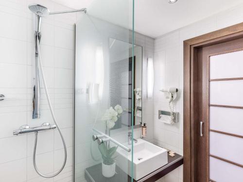 Habitación Doble Clásica - 2 camas del hotel Mercure Napoli Centro Angioino. Foto 2