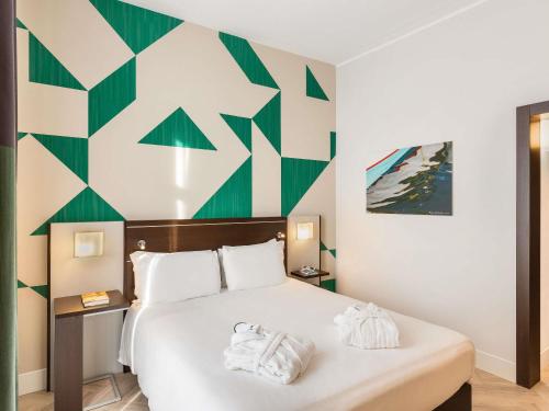Habitación Doble Privilege del hotel Mercure Napoli Centro Angioino. Foto 9