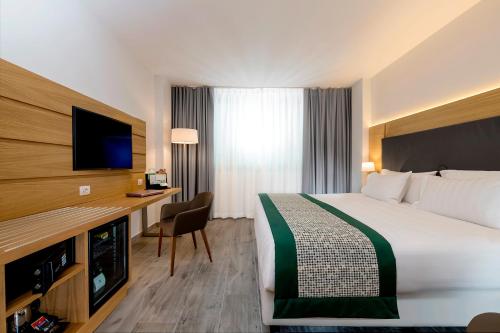 Habitación Estándar - Cama extragrande del hotel Holiday Inn Naples, An Ihg. Foto 1