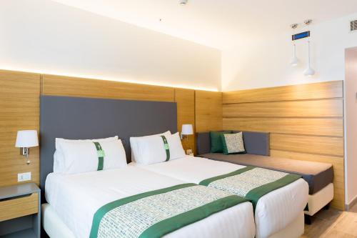 Habitación Doble Premium con sofá cama - 2 camas del hotel Holiday Inn Naples, An Ihg