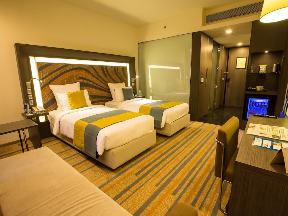 Habitación Superior con Dos Camas Individuales y WIFI del hotel Novotel Kolkata and Residences. Foto 1
