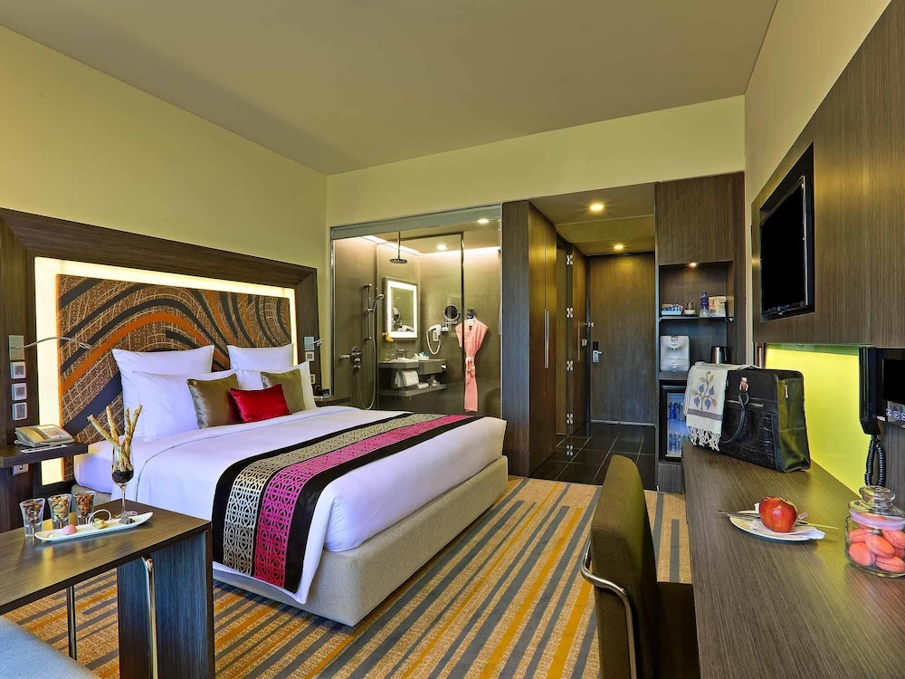 Habitación Premier con Cama King Size, Acceso al Salón Premier del hotel Novotel Kolkata and Residences. Foto 3