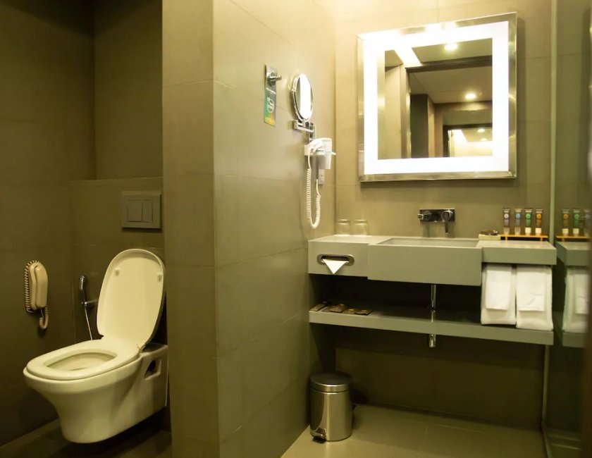Habitación doble 1 Cama king Club Premier del hotel Novotel Kolkata and Residences. Foto 2