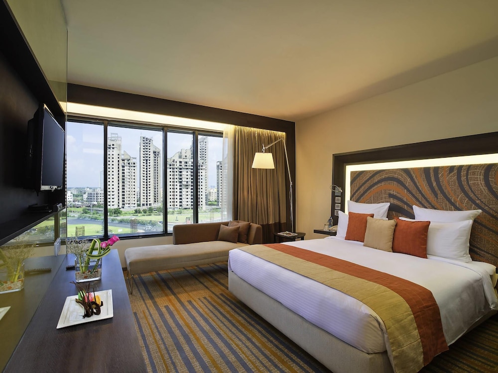 Habitación Premier con Cama King Size, Acceso al Salón Premier del hotel Novotel Kolkata and Residences. Foto 7