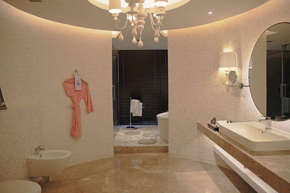 Suite Presidencial del hotel Novotel Kolkata and Residences. Foto 6