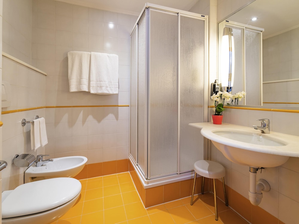 Habitacion Standard con 1 cama doble del hotel Ibis Styles Napoli Garibaldi. Foto 4