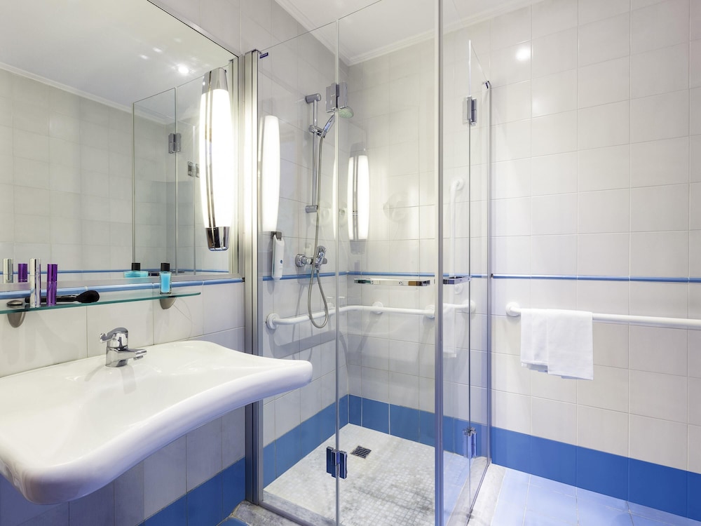 Habitación Standard con 2 camas individuales del hotel Ibis Styles Napoli Garibaldi. Foto 3