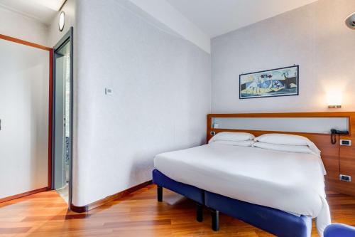 Habitación Superior con cama extragrande del hotel Best Western Plaza. Foto 2