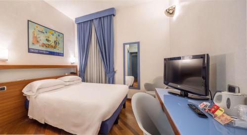 Habitación Superior con cama extragrande del hotel Best Western Plaza. Foto 3