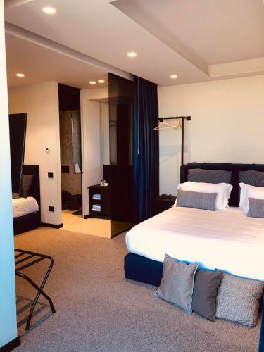 Suite Junior con terraza - Cama extragrande y cama grande del hotel Best Western Plaza. Foto 1