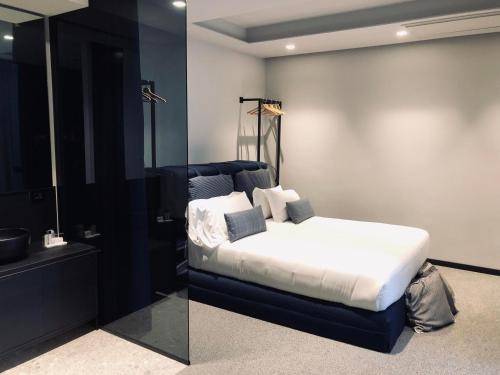 Suite Junior con terraza - Cama extragrande y cama grande del hotel Best Western Plaza. Foto 2