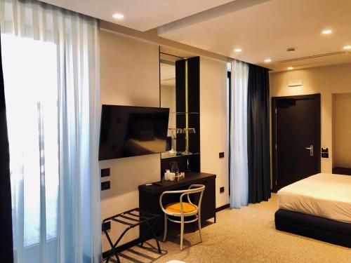Suite Junior con terraza - Cama extragrande y cama grande del hotel Best Western Plaza. Foto 5