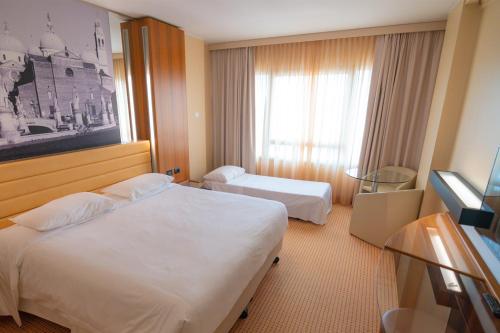 Habitación Clásica con cama grande del hotel Four Points By Sheraton Padova. Foto 1