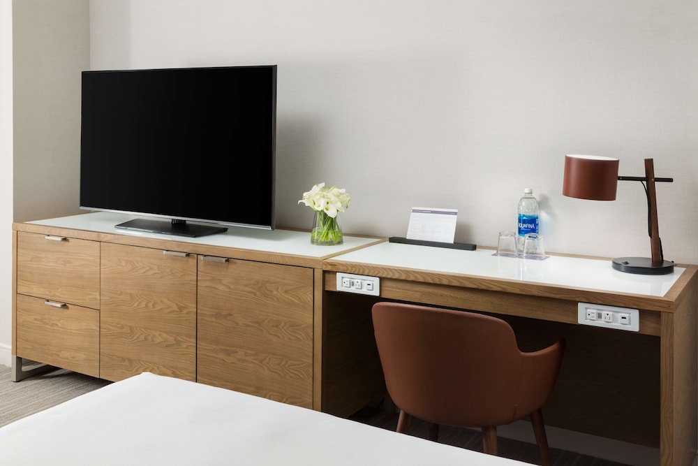 1 cama queen del hotel Hyatt Regency Bethesda. Foto 3