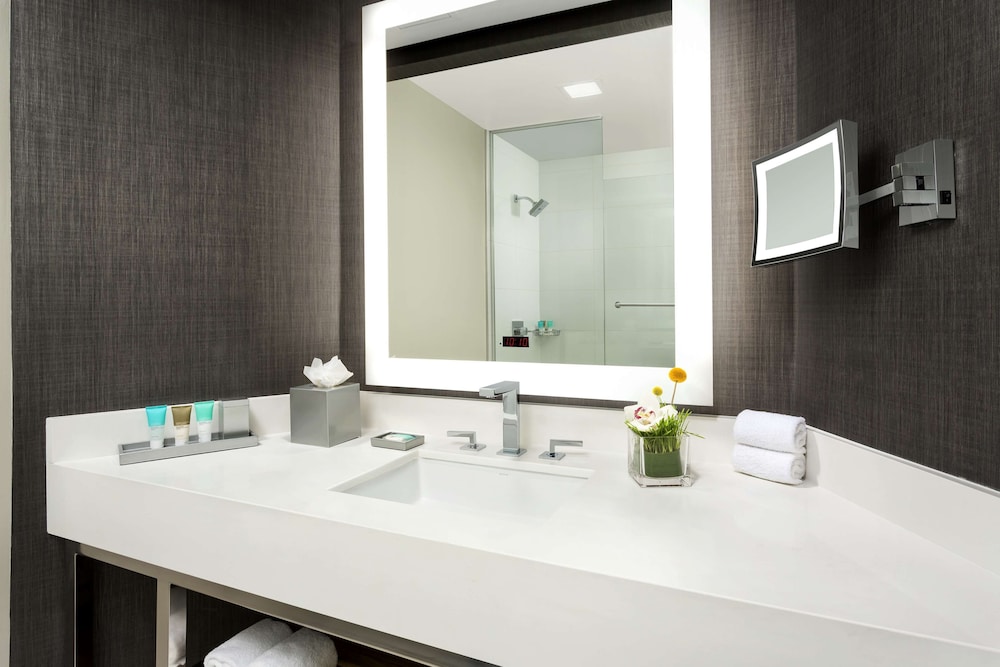 1 cama queen del hotel Hyatt Regency Bethesda. Foto 4