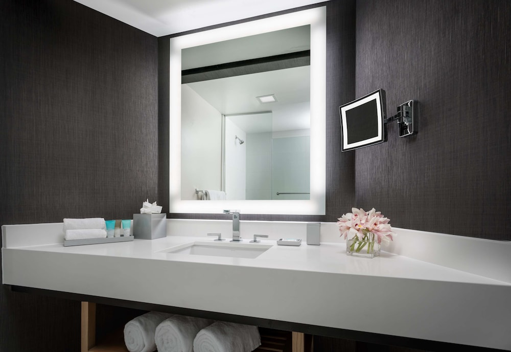1 cama queen del hotel Hyatt Regency Bethesda. Foto 5