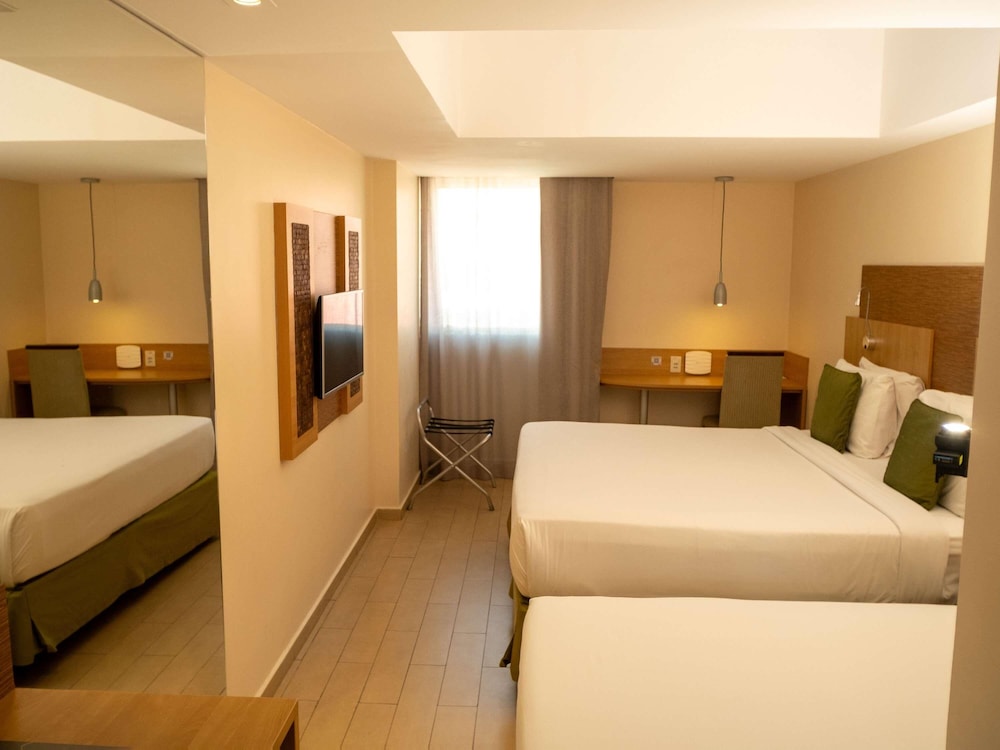 Habitacion Standard con 1 cama doble y 1 cama individual del hotel Mercure Maceio Pajucara. Foto 6
