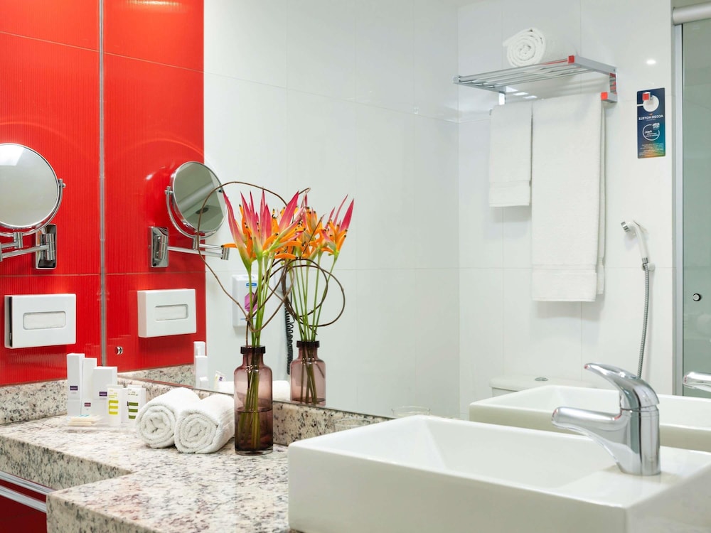 Habitación Standard con 3 camas individuales del hotel Mercure Maceio Pajucara. Foto 1