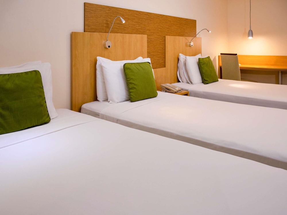 Habitación Standard con 3 camas individuales del hotel Mercure Maceio Pajucara. Foto 2