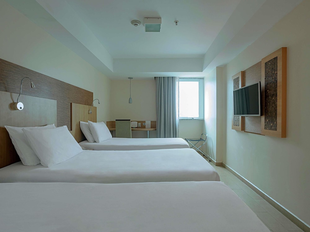 Habitación Standard con 3 camas individuales del hotel Mercure Maceio Pajucara. Foto 3