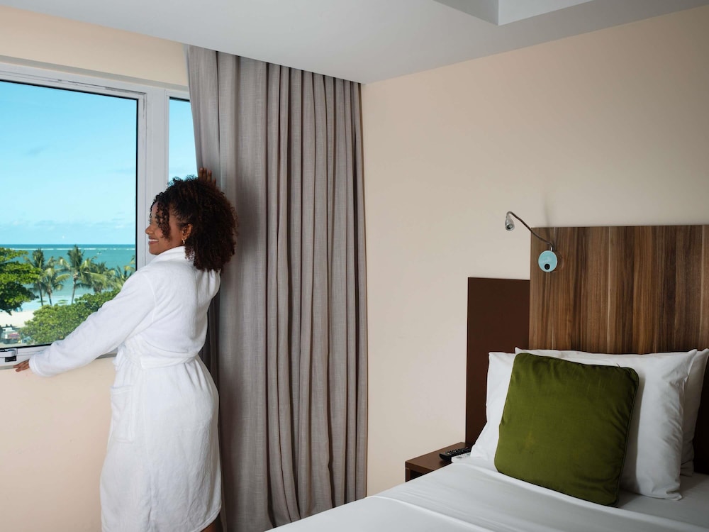 Habitación Superior con 1 cama doble y vistas al mar del hotel Mercure Maceio Pajucara. Foto 9