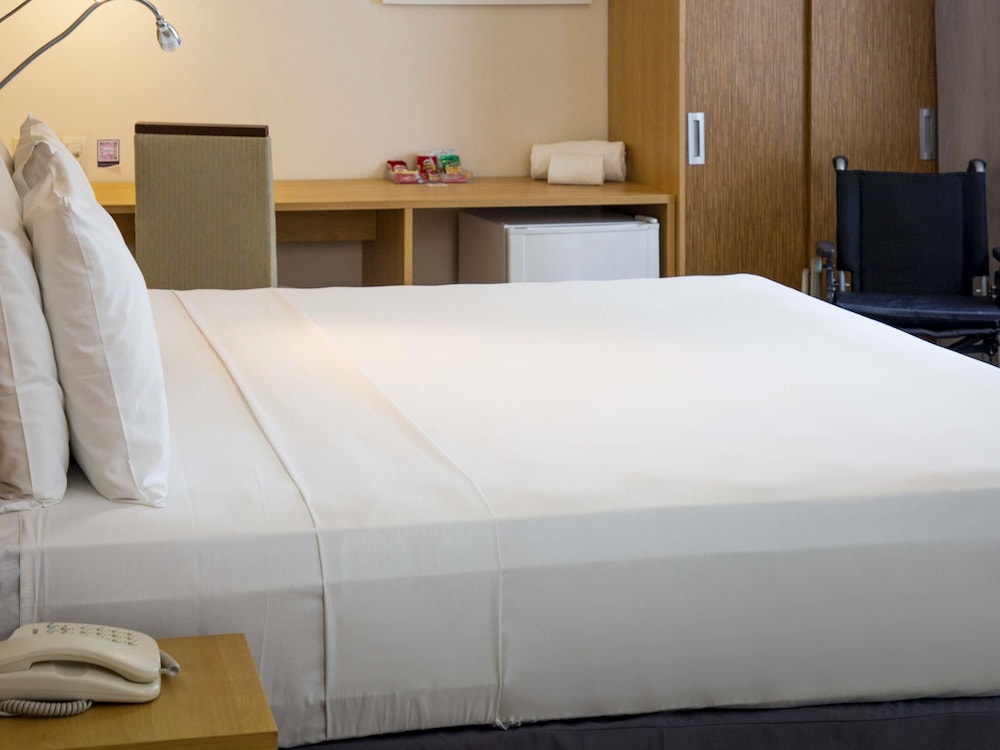 HABITACIÓN STANDARD ADAPTADA CON 1 CAMA DOBLE del hotel Mercure Maceio Pajucara. Foto 1