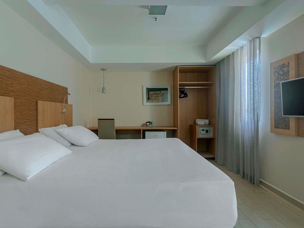 HABITACIÓN STANDARD ADAPTADA CON 1 CAMA DOBLE del hotel Mercure Maceio Pajucara. Foto 2