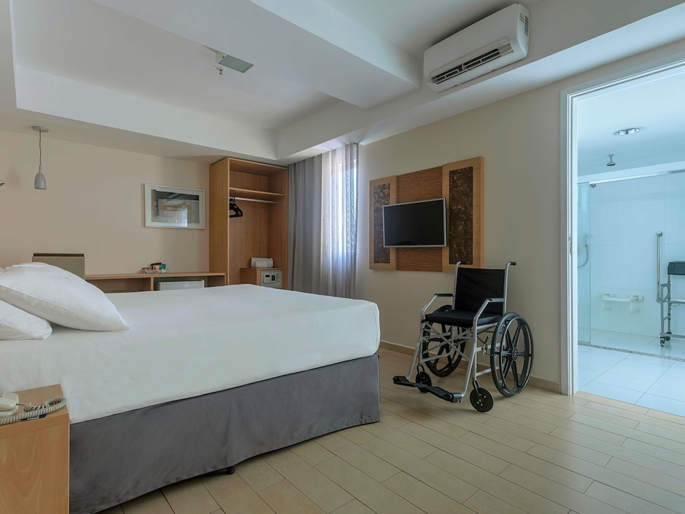 HABITACIÓN STANDARD ADAPTADA CON 1 CAMA DOBLE del hotel Mercure Maceio Pajucara. Foto 3