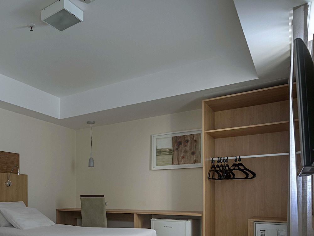 Habitación Standard adaptada con 2 camas individuales del hotel Mercure Maceio Pajucara. Foto 6