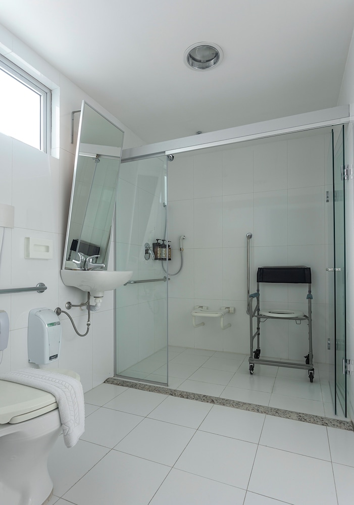 Habitación Standard adaptada con 2 camas individuales del hotel Mercure Maceio Pajucara. Foto 10