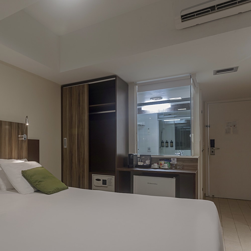 Habitación Privilege con una cama doble del hotel Mercure Maceio Pajucara. Foto 1