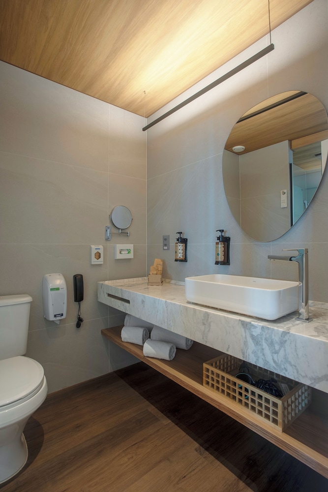 Habitación Privilege con una cama doble del hotel Mercure Maceio Pajucara. Foto 6