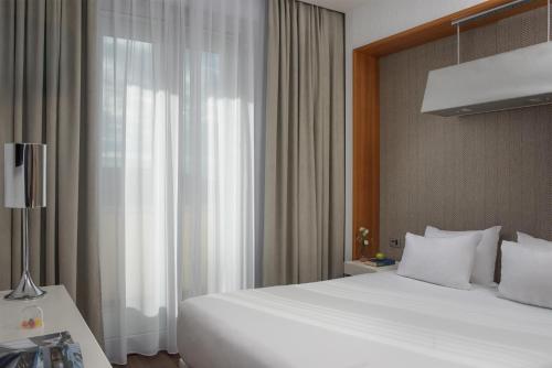 Habitación Doble Estándar - 1 o 2 camas del hotel Nh Pisa. Foto 6