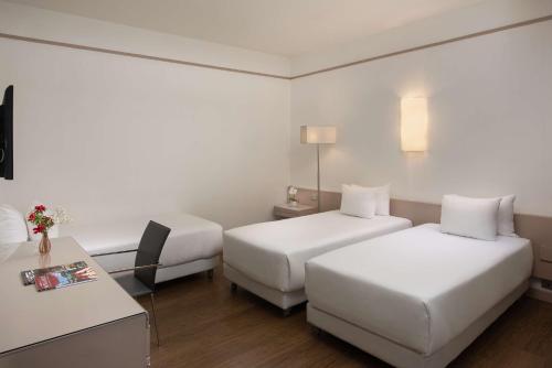 Habitación Triple Deluxe del hotel Nh Pisa
