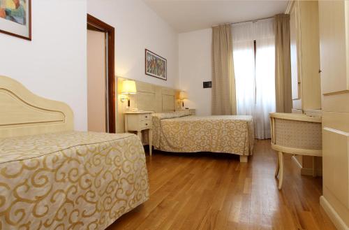 Habitación Triple del hotel Grand Duomo. Foto 1