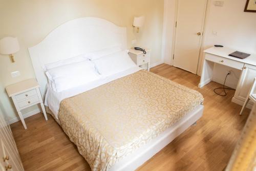 Habitación con baño compartido - Cama grande del hotel Grand Duomo