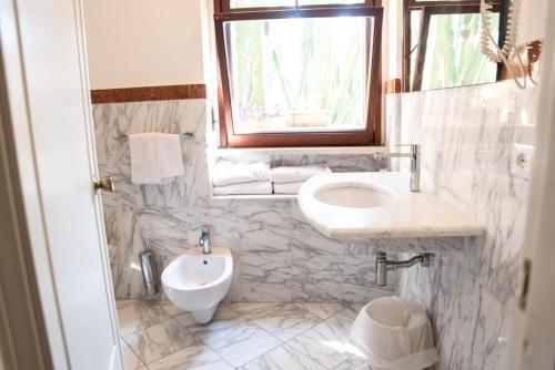 Habitación con baño compartido - Cama grande del hotel Grand Duomo. Foto 3