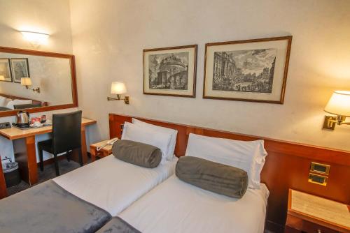 Habitación Doble Económica del hotel Accademia. Foto 6