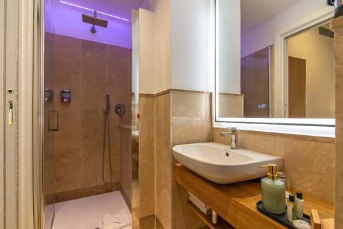 Habitación Doble Deluxe del hotel Accademia. Foto 8