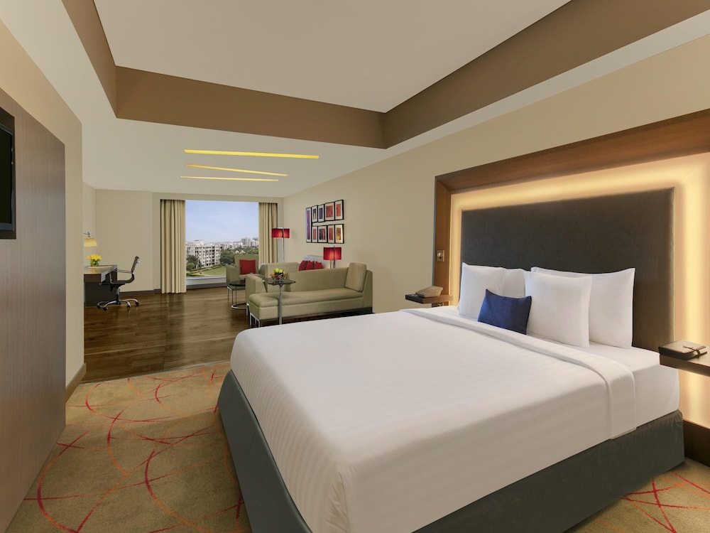 Suite estudio, 1 cama doble, Acceso al salón del club (Kitchenette) del hotel Novotel Ahmedabad