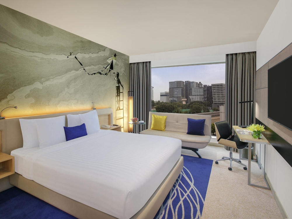 Habitación Premier, 1 cama de matrimonio grande, Acceso al salón del club, planta ejecutiva del hotel Novotel Ahmedabad