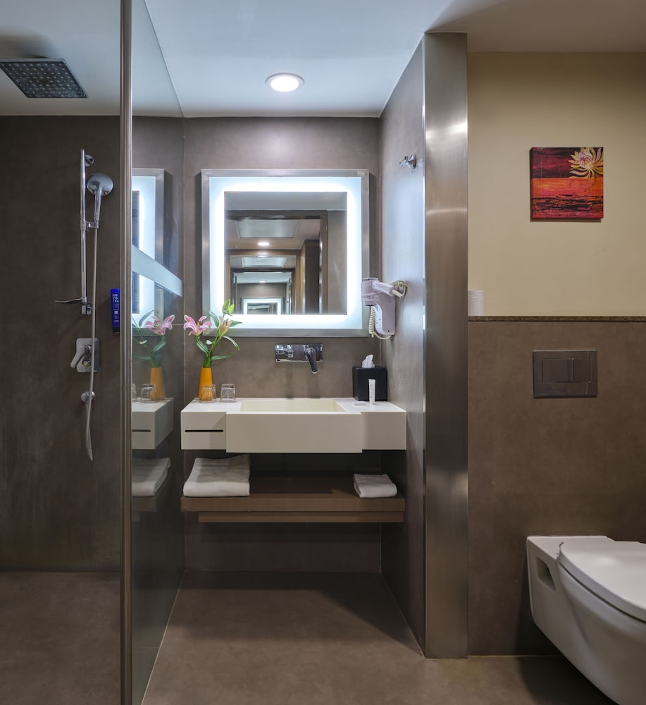 Habitación Premier, 2 camas individuales, Acceso al salón del club, planta ejecutiva del hotel Novotel Ahmedabad. Foto 4