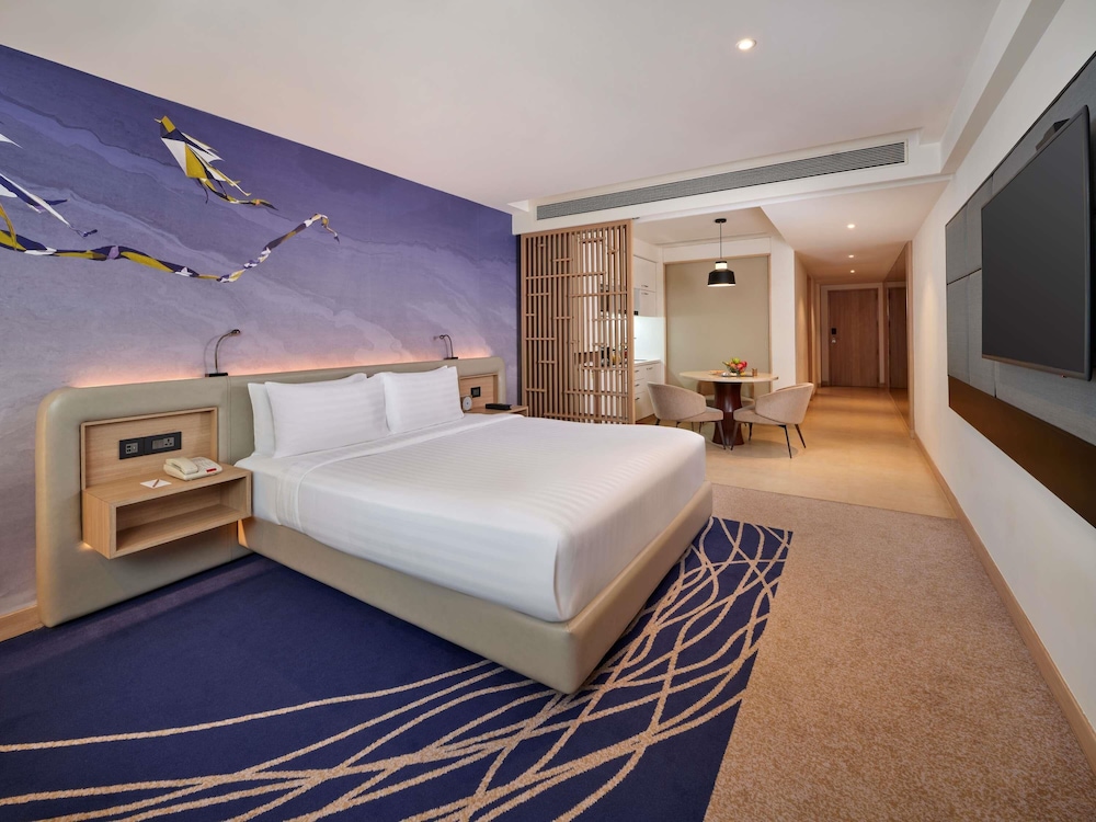 Suite Premier, 1 cama doble con sofá cama, Acceso al salón del club del hotel Novotel Ahmedabad