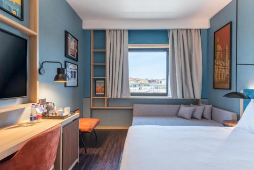 Habitación Deluxe con cama extragrande del hotel Hilton Garden Inn Rome Colosseum. Foto 1