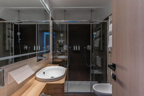 Suite Junior del hotel Hilton Garden Inn Rome Colosseum. Foto 1