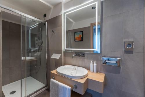 Two - Bedroom Double Family Room del hotel Hilton Garden Inn Rome Colosseum. Foto 5