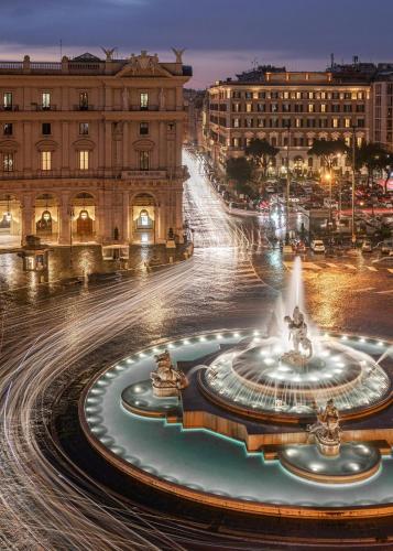 Suite Dúplex con vistas a la plaza del hotel Anantara Palazzo Naiadi. Foto 6