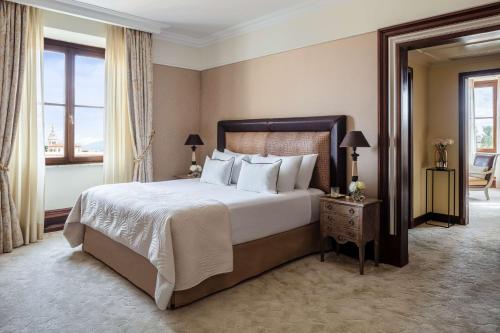 Suite Junior con terraza y jacuzzi del hotel Anantara Palazzo Naiadi