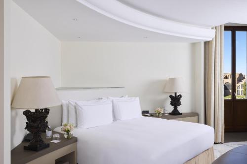 Suite Executive con jacuzzi, cama supletoria y vistas del hotel Anantara Palazzo Naiadi